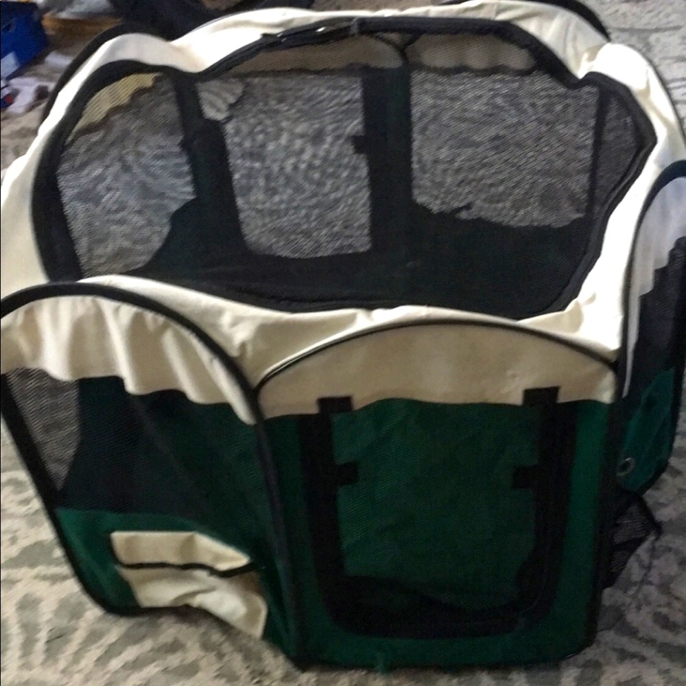 Pop up small pet inclosed play yard